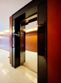 エレベーター完備