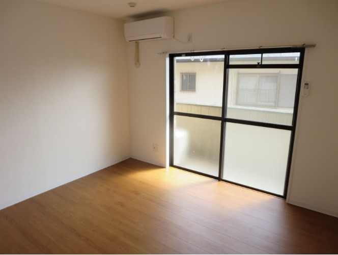 日当たりの良い洋室です