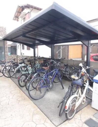 屋根付き駐輪場です