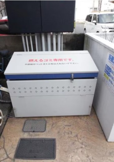 蓋つきのゴミ置き場です