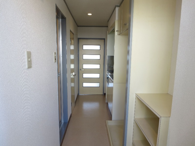 玄関収納もございます。