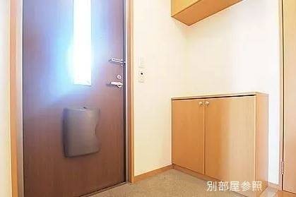 玄関収納もございます。