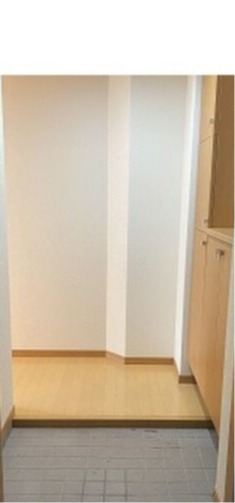 明るい玄関でお出迎え