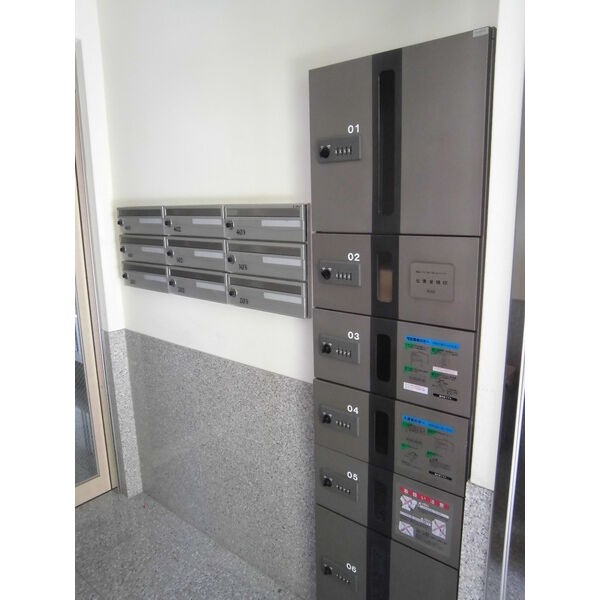 不在時に便利な宅配ボックス付き