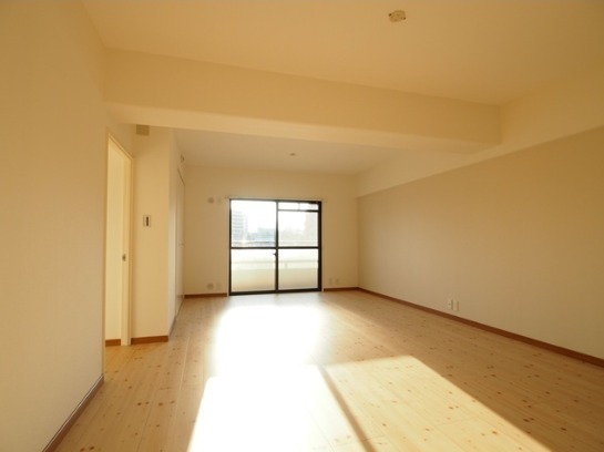 家具の配置がしやすいリビングですね