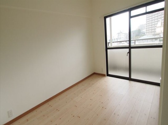 こちらは寝室にいかがでしょうか？？