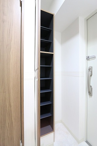 スニーカーからブーツまでたくさんの靴が収納できます