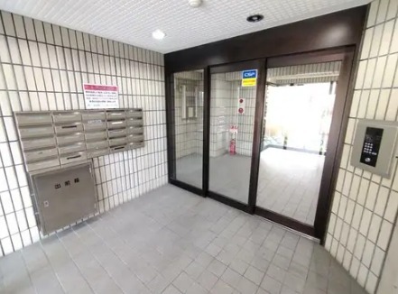 オートロックで安心です。