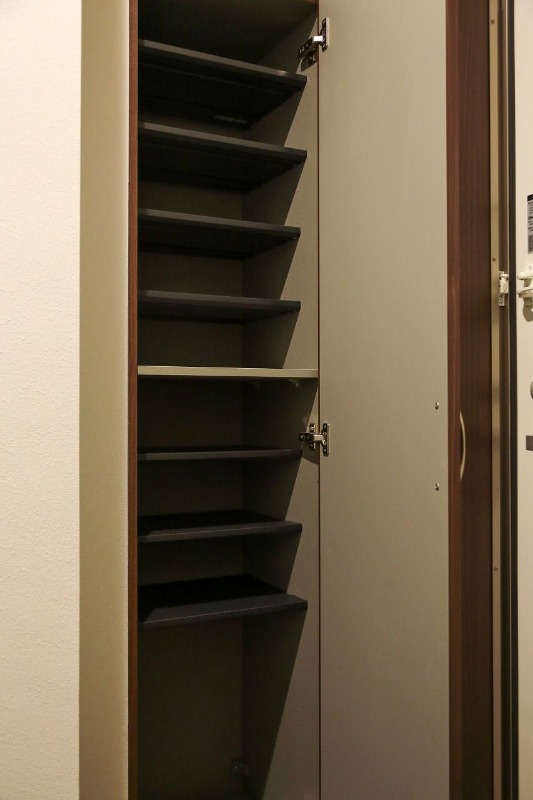 天井高下駄箱で玄関がスッキリしますね