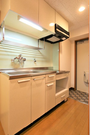 キッチンに窓がついていて明るいですね