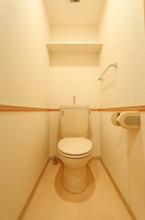 清潔感のあるトイレですね