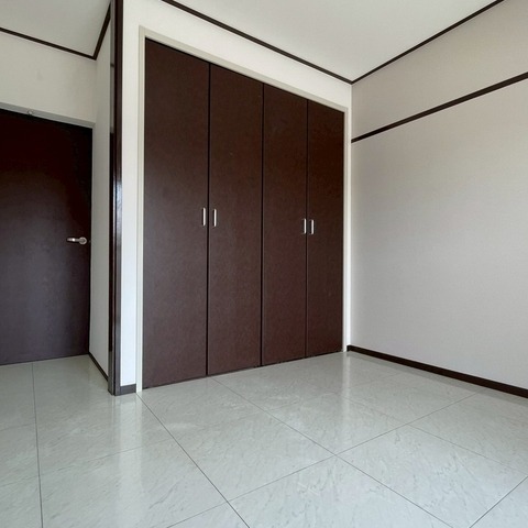 オシャレな白色のフローリングです