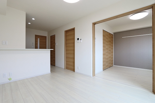 広々リビングでゆっくりお過ごしください