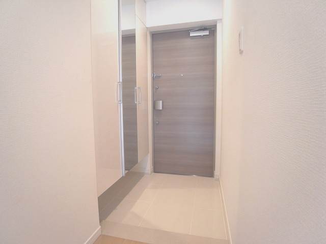 玄関に全身鏡があるのは嬉しいですね