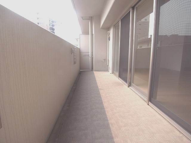 広めのバルコニーは日当たりも良好