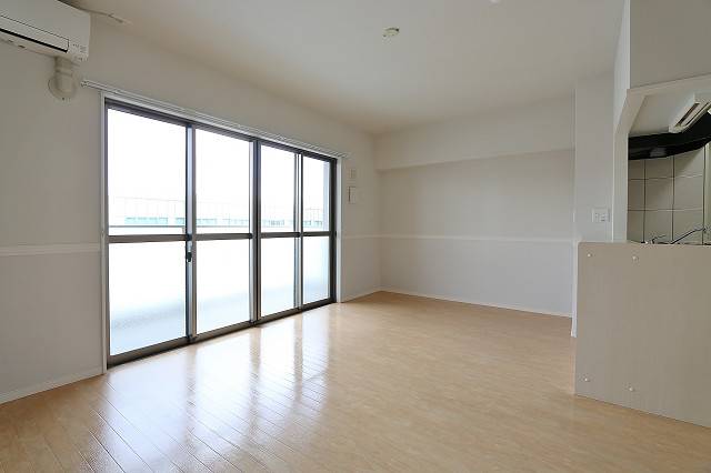 13帖の広々リビングです