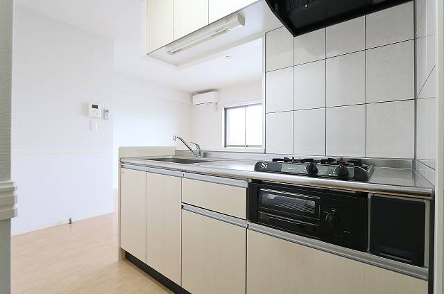 調理スペースも充分の広々キッチン