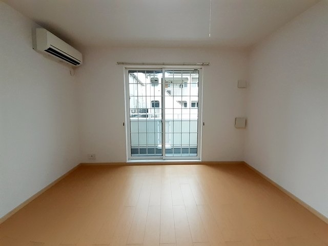 綺麗なフローリングのリビングです。