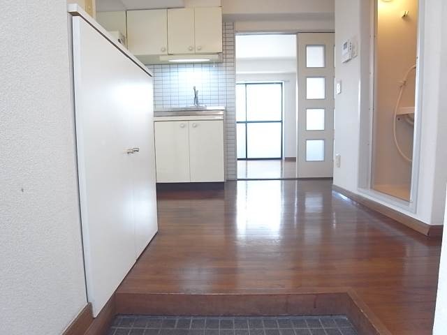 玄関はこんな感じです。