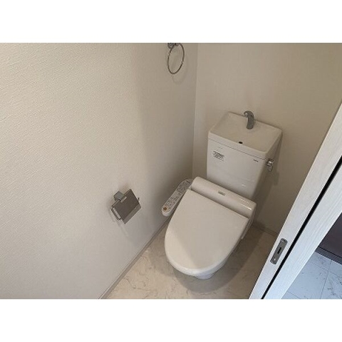 嬉しい温水洗浄便座付きです♪