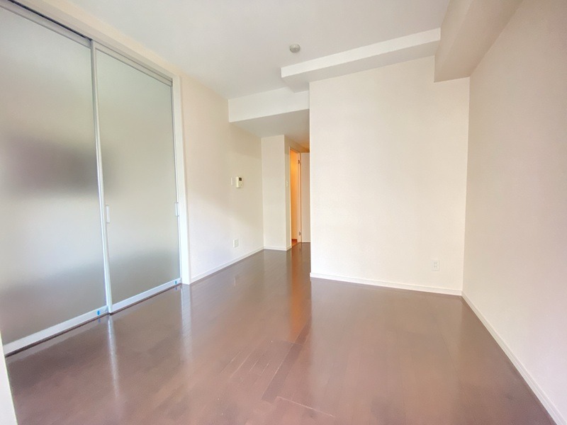 こちらは寝室にいかがですか