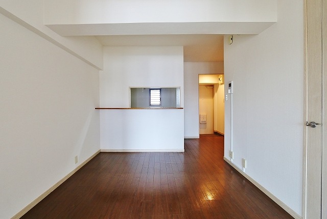 家具の配置がしやすいリビングですね