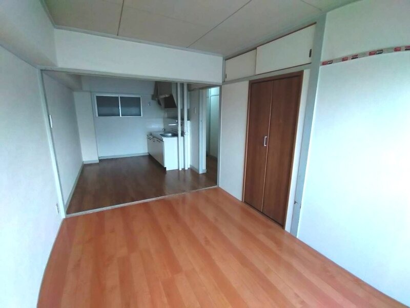 家具の配置に困らないリビングですね