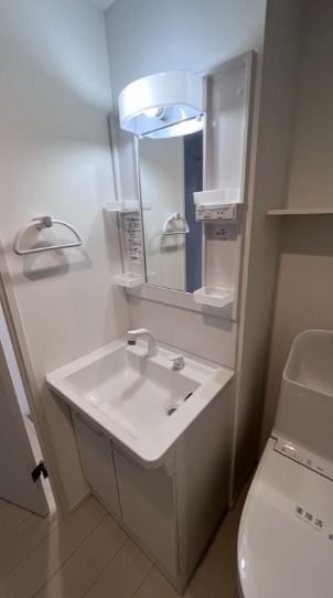 毎日の身支度もしやすい洗面所です