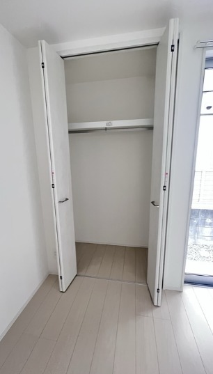 奥行きあるクローゼットです