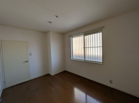 こちらは寝室にぴったりの洋室です