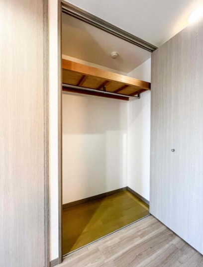 奥行きのあるクローゼットですね