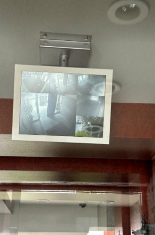 防犯カメラが２４時間監視