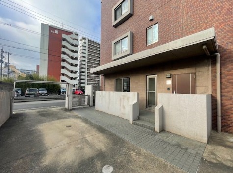 縦列駐車可能なパーキングスペースです