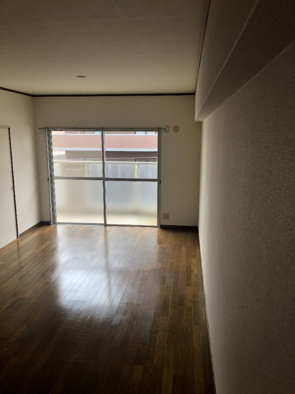 家具の配置がしやすいリビングですね