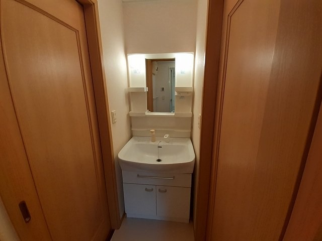 独立洗面台完備。