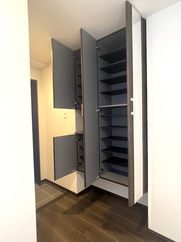 シューズの多い方でも安心の下駄箱