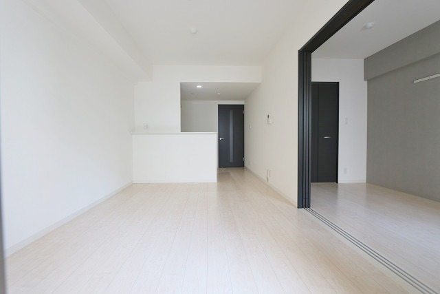 家具の配置が楽しくなるリビングですね