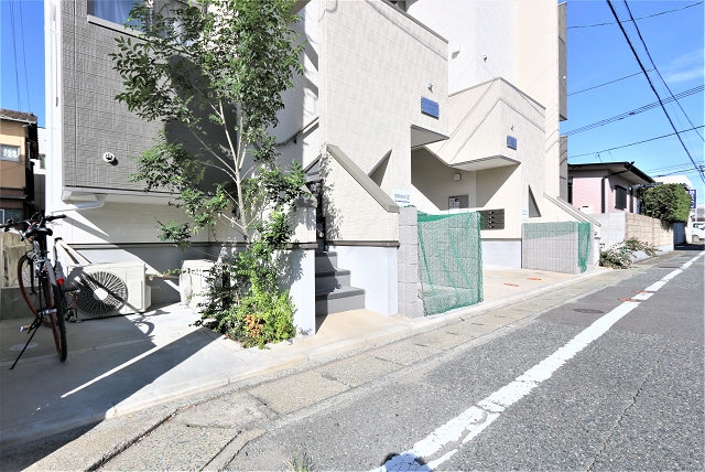 駐輪スペースもあるエントランスです