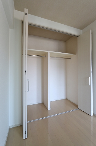 たっぷりと収納できるクローゼットです