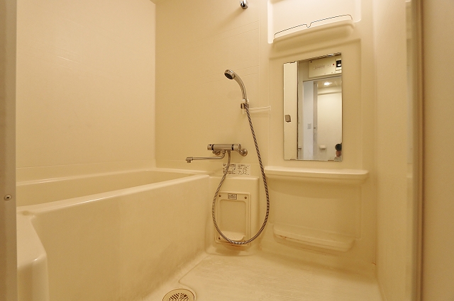 ゆったりとくつろげる浴室です