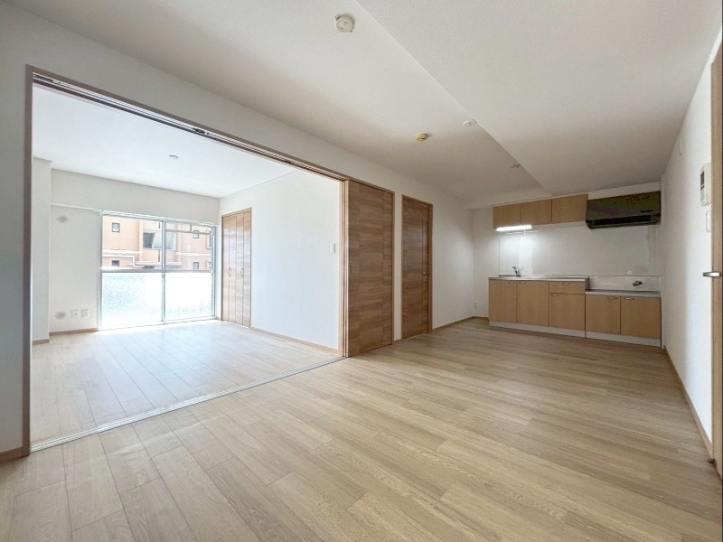 家具の配置がしやすいリビングですね