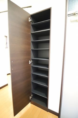 天井高下駄箱で玄関がスッキリ