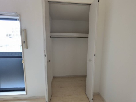 奥行きのあるクローゼットですね