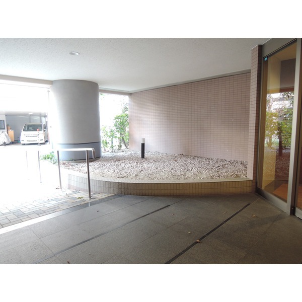 綺麗なエントランスです