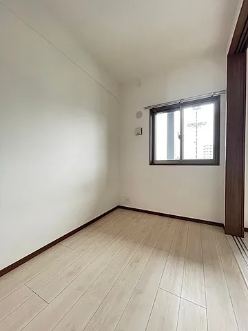 こちらは寝室にいかがでしょうか？？