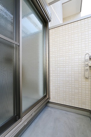 天気のいい日はこちらで洗濯物を干せます