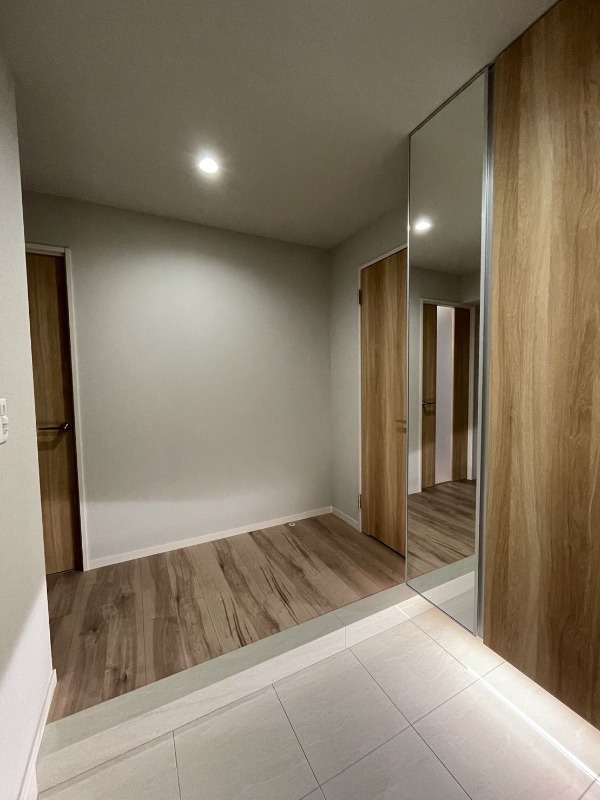 高さ調整できるシューズボックスです