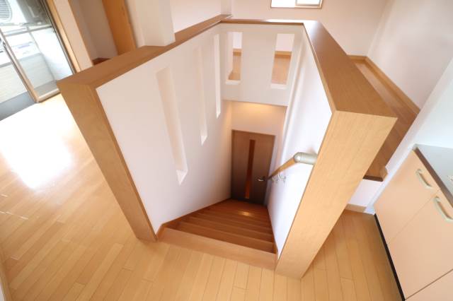 室内に階段があるのは憧れますね