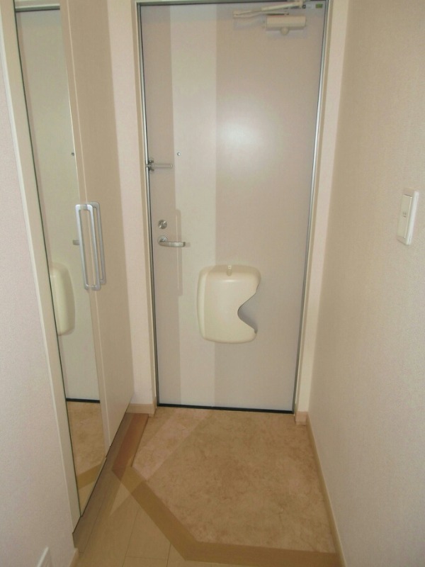 玄関収納もございます。