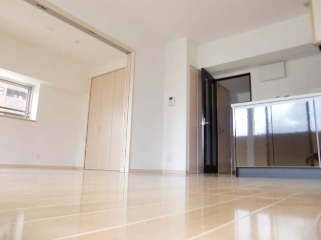 出窓もあり明るいです。